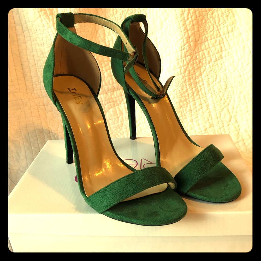 Stunning Emerald Green Heels
